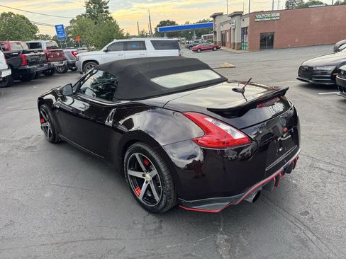 Used 2010 Nissan 370Z Touring RWD image 5