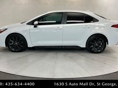 Used 2025 Toyota Corolla SE FWD image 2