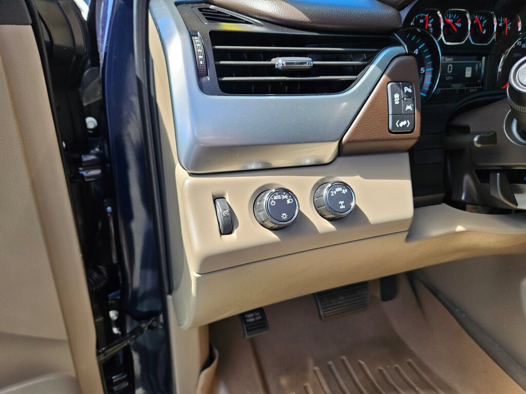 Used 2019 Chevrolet Suburban LT AWD/4WD image 20