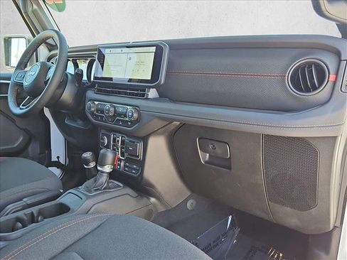 Used 2025 Jeep Wrangler Unlimited Rubicon AWD/4WD image 22