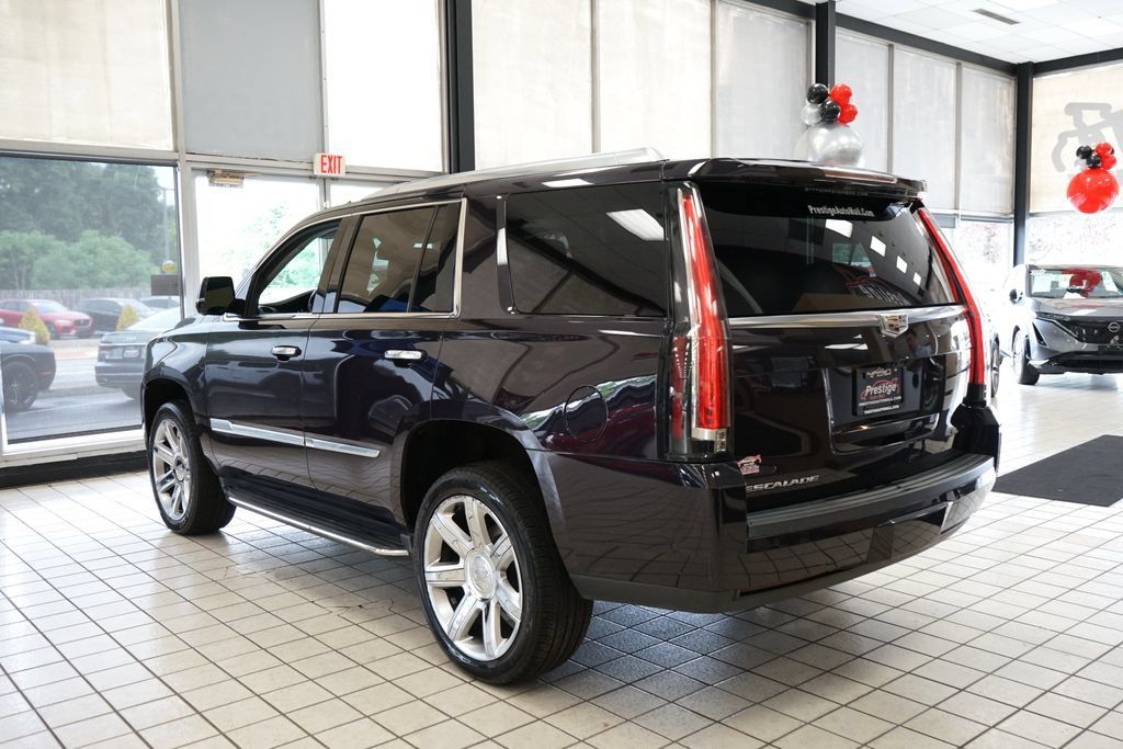 Used 2018 Cadillac Escalade Luxury AWD/4WD image 5
