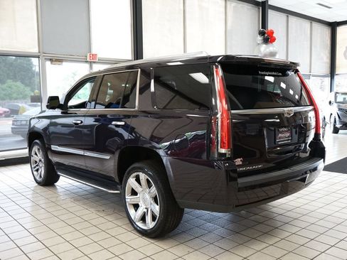 Used 2018 Cadillac Escalade Luxury AWD/4WD image 5