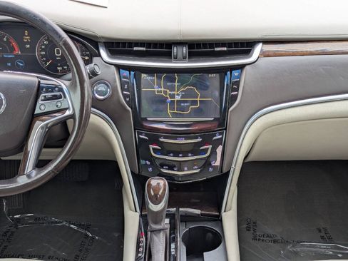 Used 2013 Cadillac XTS Platinum FWD image 17