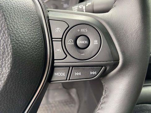 Used 2025 Toyota Corolla SE image 32