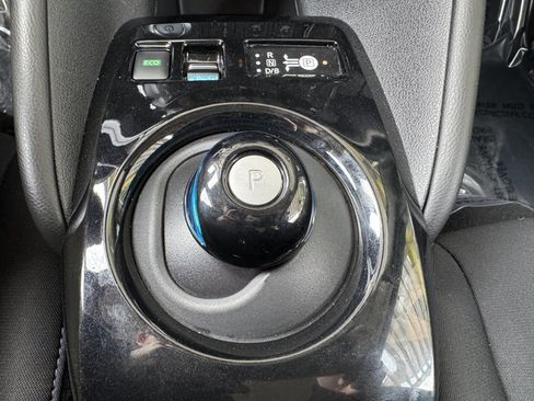 Used 2021 Nissan Leaf SV w/ SV Technology Package image 26