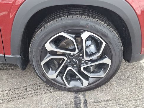 Certified 2025 Chevrolet Trax RS w/ Driver Confidence Package image 8