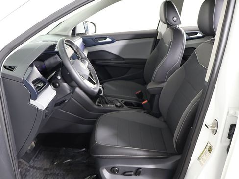 Used 2024 Volkswagen Taos SE w/ Panoramic Sunroof Package AWD/4WD image 33