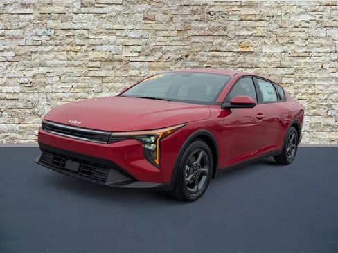 New 2025 Kia K4 LXS image 4