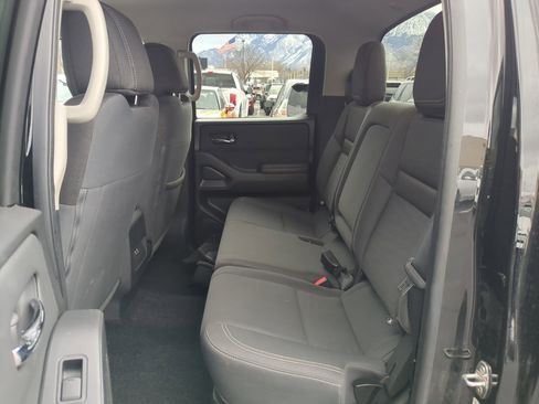 Used 2024 Nissan Frontier SV image 28