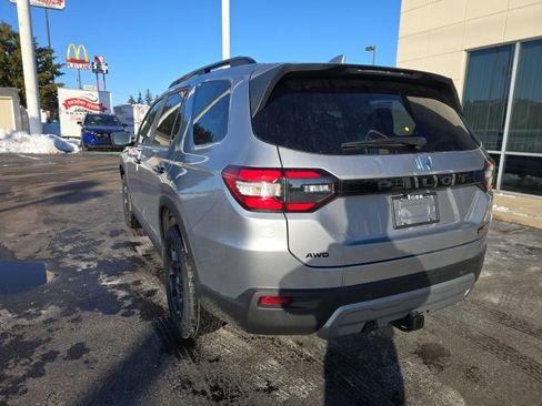 Certified 2025 Honda Pilot TrailSport image 7