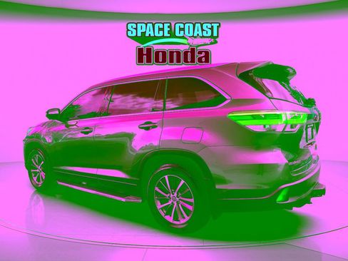 Used 2019 Toyota Highlander XLE AWD/4WD image 5