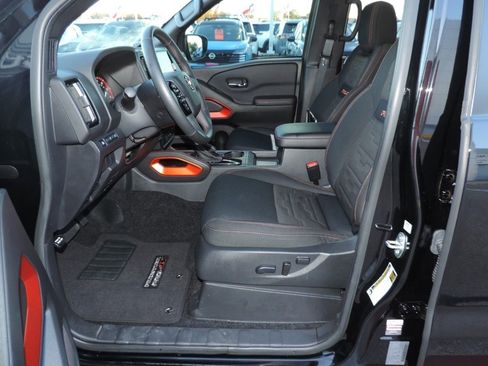 Used 2025 Nissan Frontier PRO-4X image 19