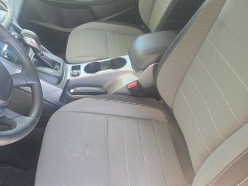Used 2016 Ford Escape SE w/ Equipment Group 201A FWD image 9