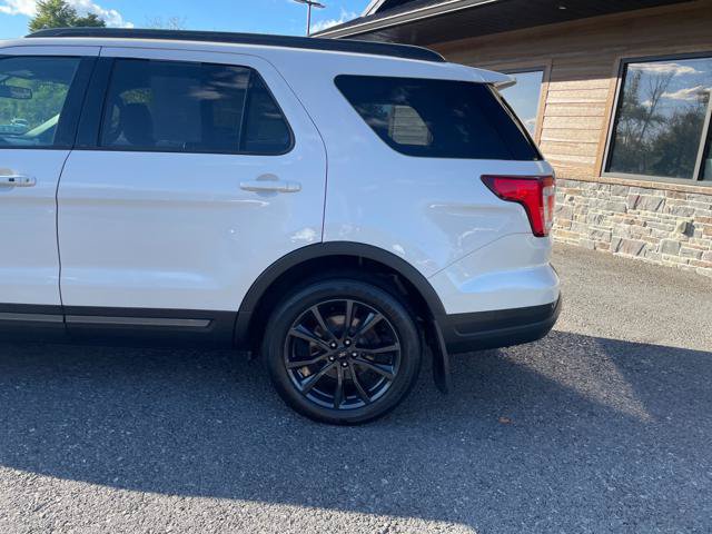 Used 2018 Ford Explorer XLT w/ Equipment Group 202A AWD/4WD image 4
