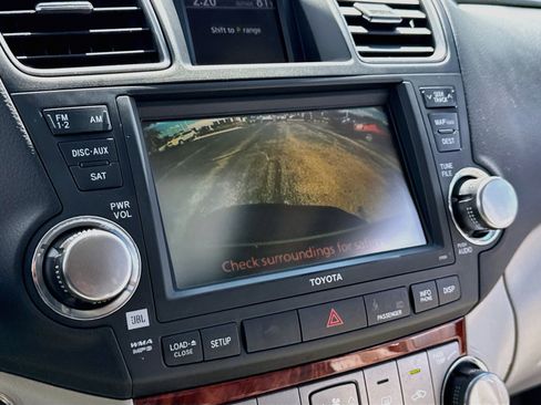 Used 2012 Toyota Highlander Limited w/ Tow Pkg AWD/4WD image 19
