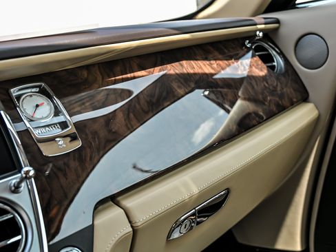 Used 2016 Rolls-Royce Wraith RWD image 37