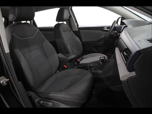 Certified 2023 Volkswagen Taos SE w/ Panoramic Sunroof Package AWD/4WD image 17
