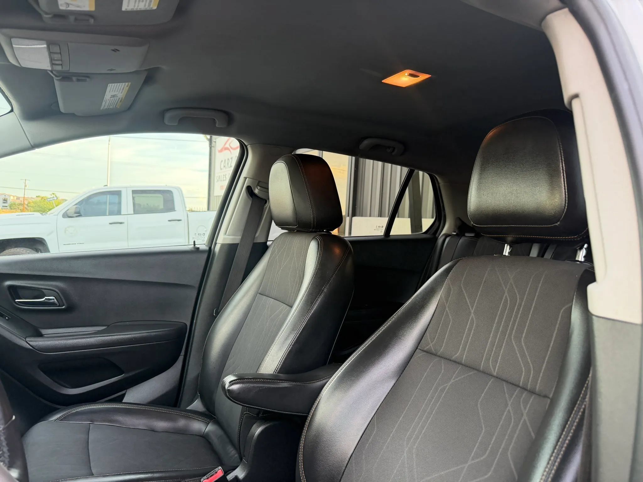 Used 2019 Chevrolet Trax LT w/ LT Convenience Package FWD image 21