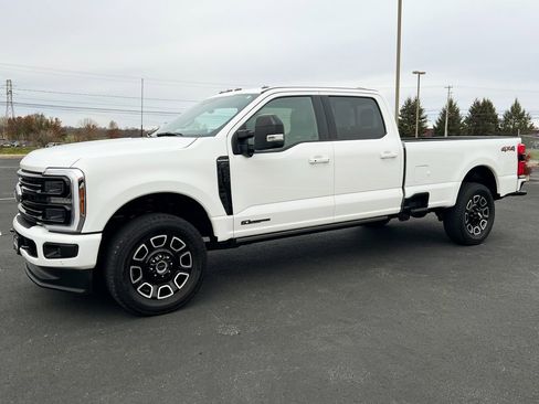 Used 2025 Ford F250 Platinum image 14