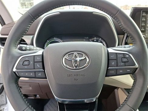 Certified 2021 Toyota Highlander XLE image 21