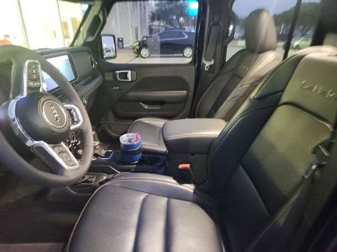 Used 2024 Jeep Wrangler Unlimited Sahara w/ Technology Group image 10