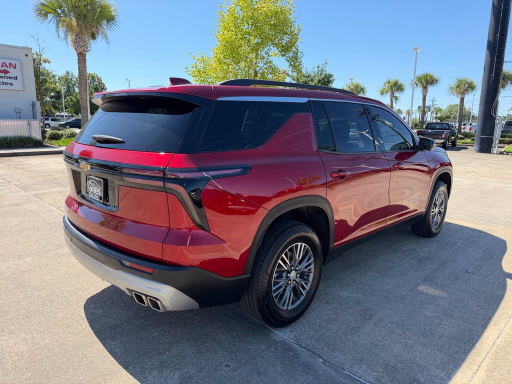 Used 2025 Chevrolet Traverse LT FWD image 5