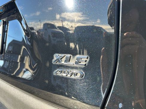 Used 2019 Toyota RAV4 XLE Premium image 32