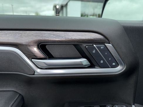 Used 2025 Chevrolet Silverado 1500 LTZ image 18