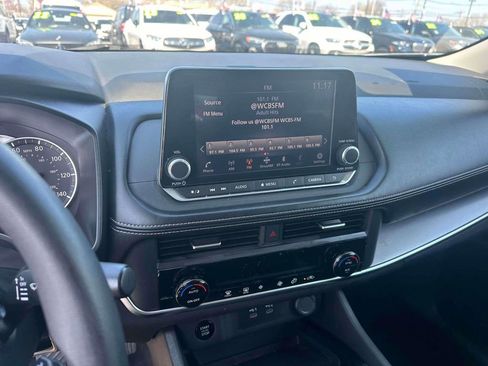 Used 2024 Nissan Rogue SV image 28