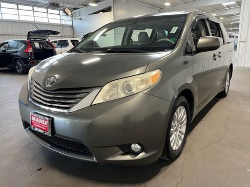 Used 2011 Toyota Sienna XLE FWD image 7