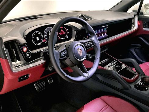 Used 2026 Porsche Cayenne S image 7
