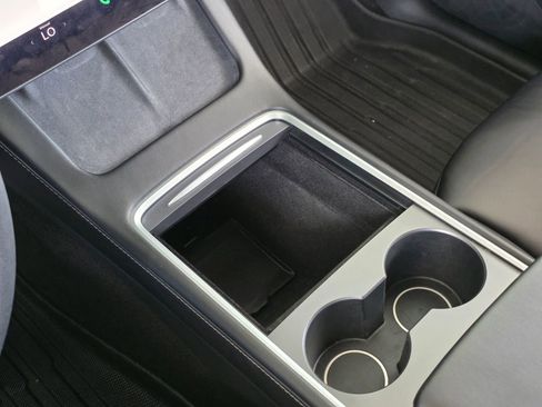 Used 2023 Tesla Model Y Long Range image 23