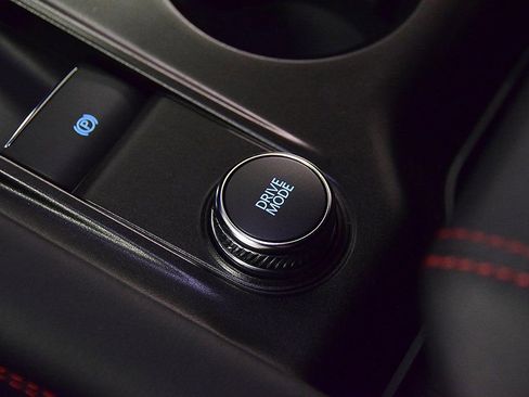 Used 2025 Ford Explorer ST-Line image 29