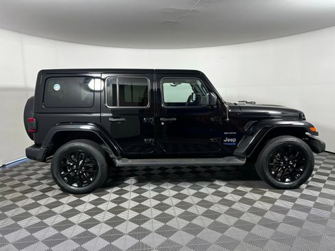 Used 2022 Jeep Wrangler Unlimited Sahara w/ Cold Weather Group image 4
