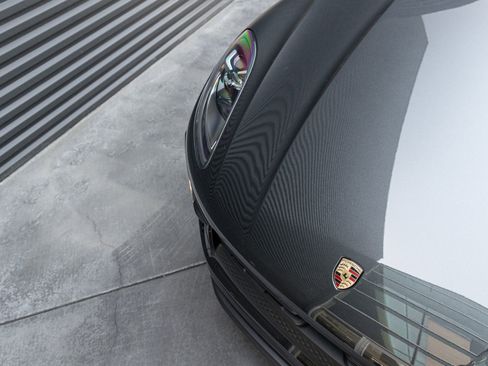 Certified 2025 Porsche Macan image 36