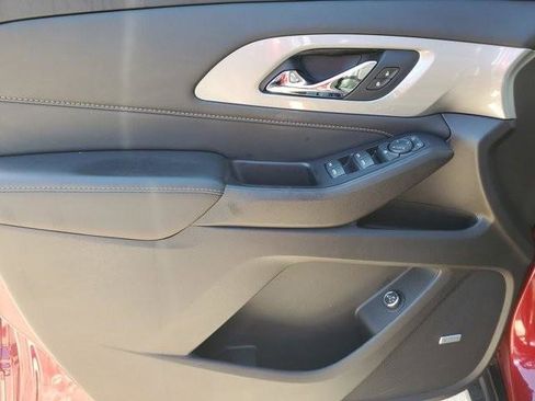 Used 2021 Chevrolet Traverse RS image 16
