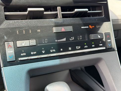 Used 2022 Toyota Avalon XLE FWD image 24