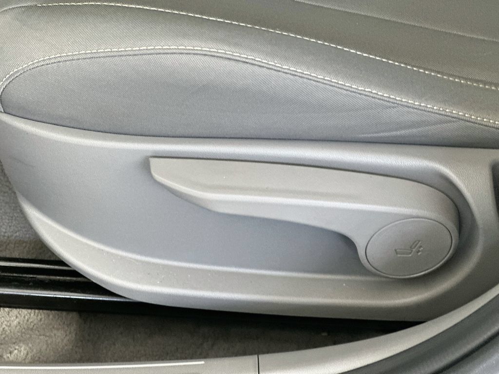 Used 2025 Hyundai Elantra Sport FWD image 22