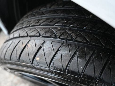 Used 2022 Toyota Camry SE w/ Cold Weather Package image 9