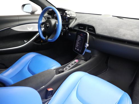 Used 2023 McLaren Artura image 29