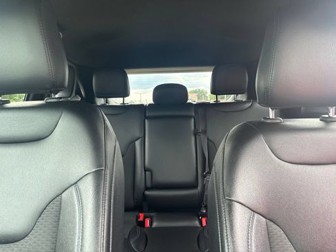 Used 2024 Jeep Compass Latitude AWD/4WD image 22