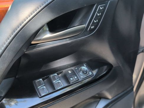 Used 2017 Lexus LX 570 4WD w/ Luxury Package image 6
