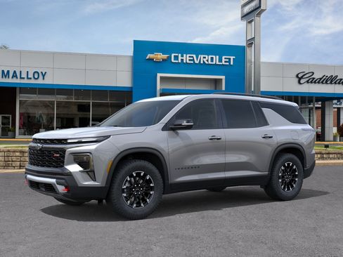 Used 2026 Chevrolet Traverse Z71 image 3