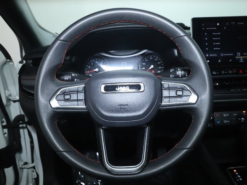 Used 2025 Jeep Compass Trailhawk AWD/4WD image 21