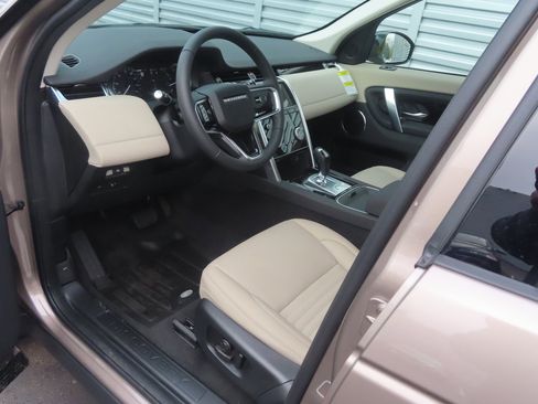 Used 2023 Land Rover Discovery Sport S image 19