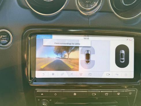 Used 2016 Jaguar XJ R-Sport image 20