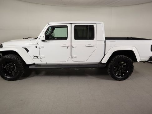 Used 2023 Jeep Gladiator Overland image 9