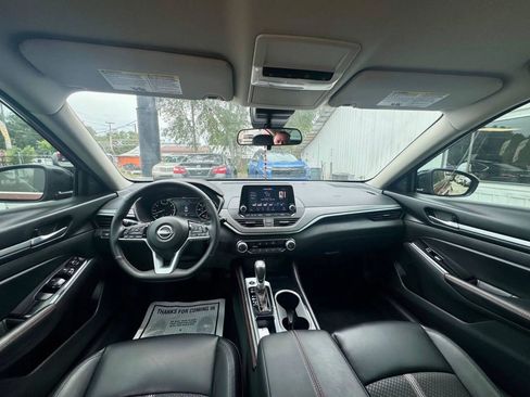 Used 2025 Nissan Altima 2.5 SR FWD image 17