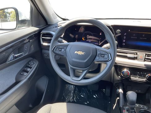 Used 2025 Chevrolet TrailBlazer LT AWD/4WD image 11