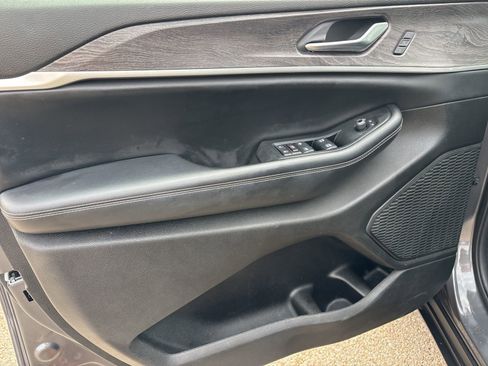 Used 2023 Jeep Grand Cherokee L Limited image 27